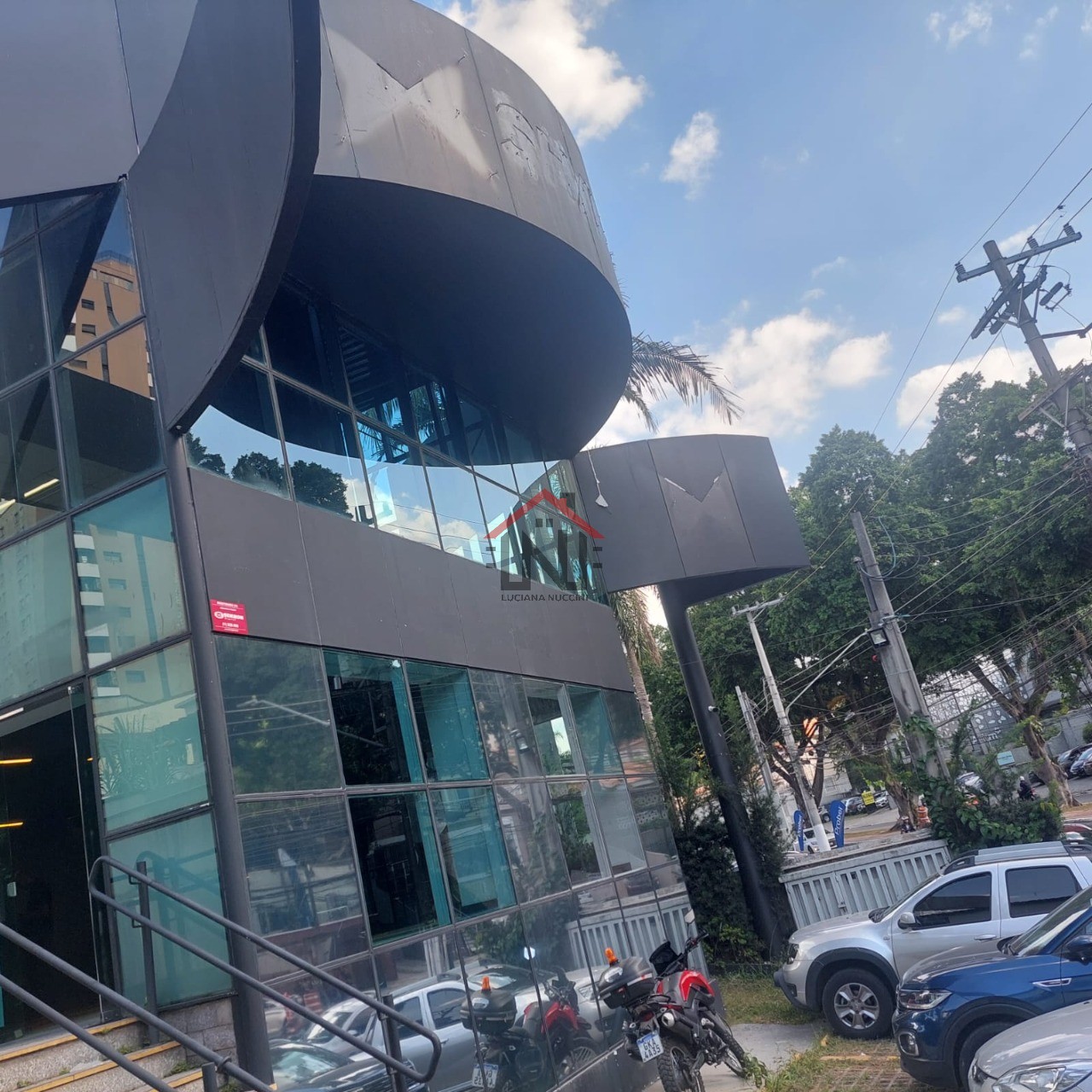 Salão Comercial de Alto Padrão para Locação em São Paulo-SP, no Pacaembu: 1 Sala, 4 Banheiros, 30 Vagas e 450m² de Área