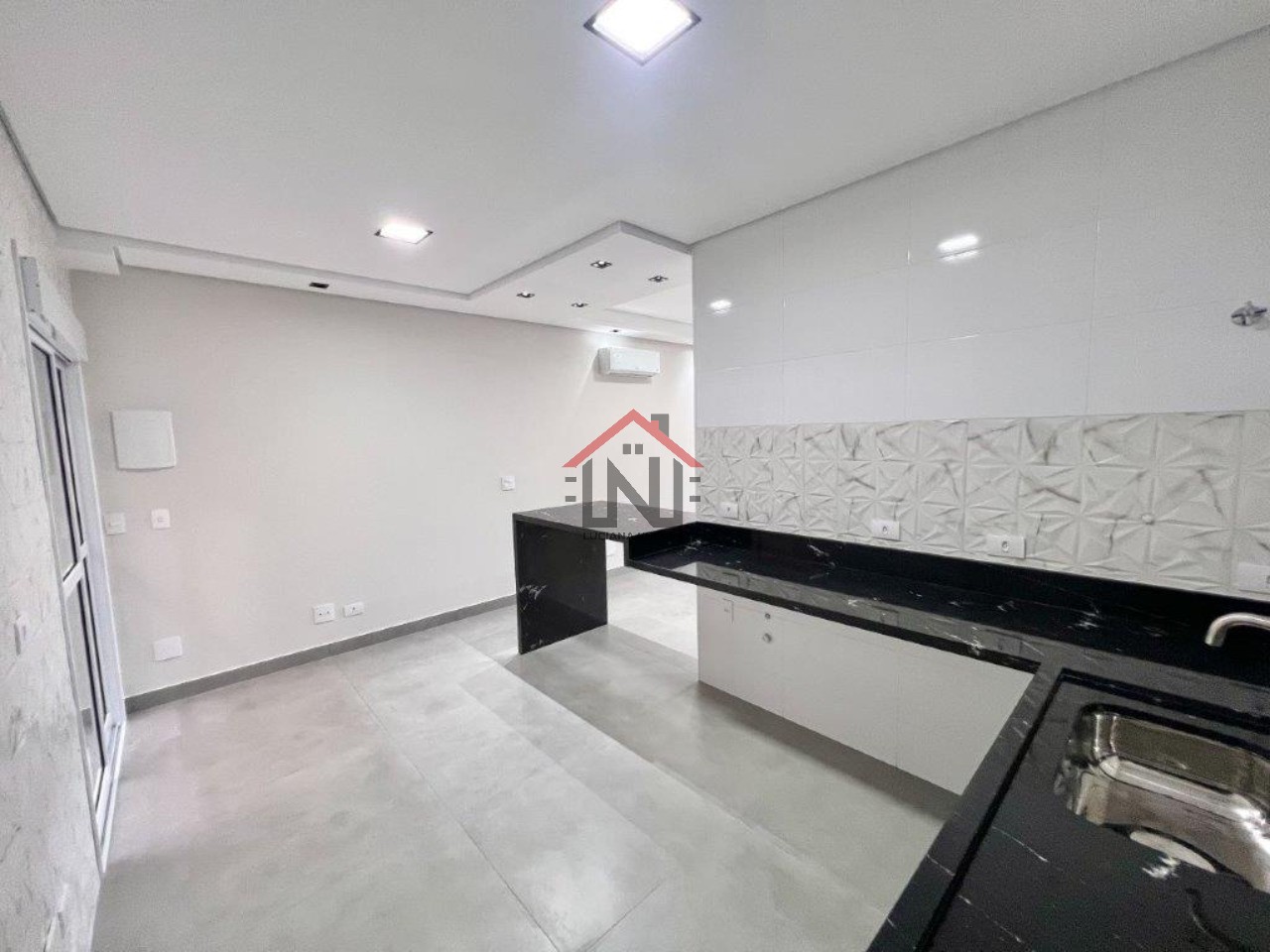 Imperdível oportunidade: Casa à venda em São Paulo-SP, Mirandópolis, 3 quartos, 1 suíte, 1 sala, 2 banheiros, 3 vagas, 170m².