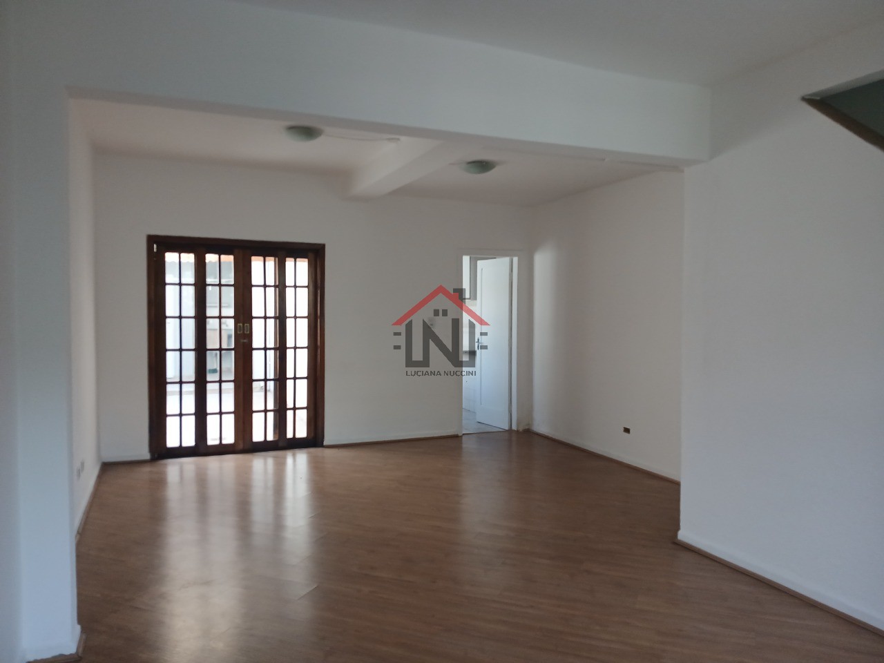 Casa para locação em São Paulo-SP, bairro Aclimação, 2 quartos, 1 sala, 1 vaga de garagem, 208m² de área.