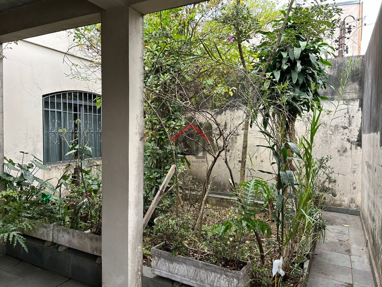 Casa à venda em São João Clímaco, São Paulo-SP: 3 quartos, 3 salas, 3 banheiros, 5 vagas de garagem, 298m² de área.