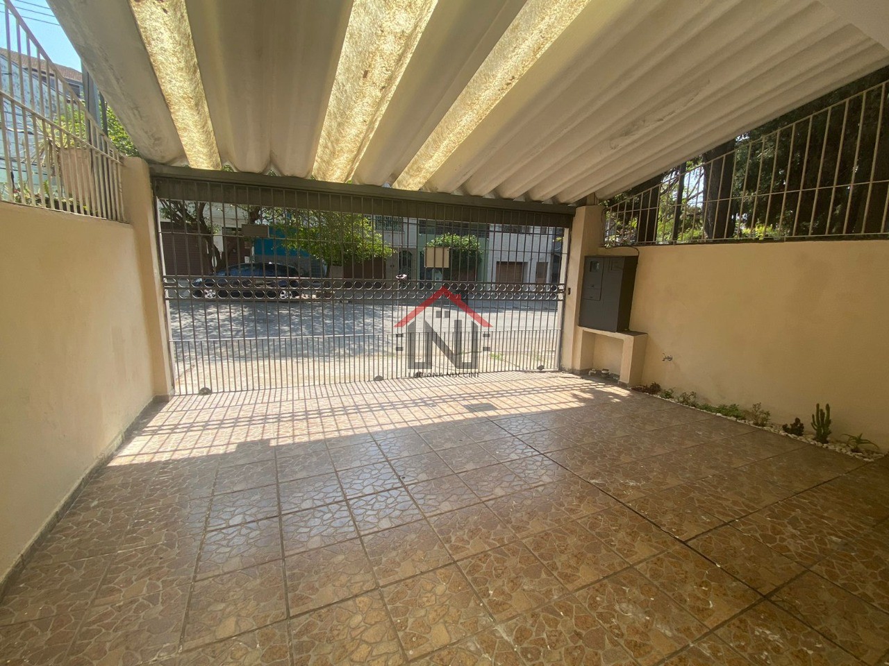 Casa à venda em São Paulo-SP, Jardim da Glória: 2 quartos, 1 sala, 1 banheiro, 2 vagas de garagem, 155m² de área!