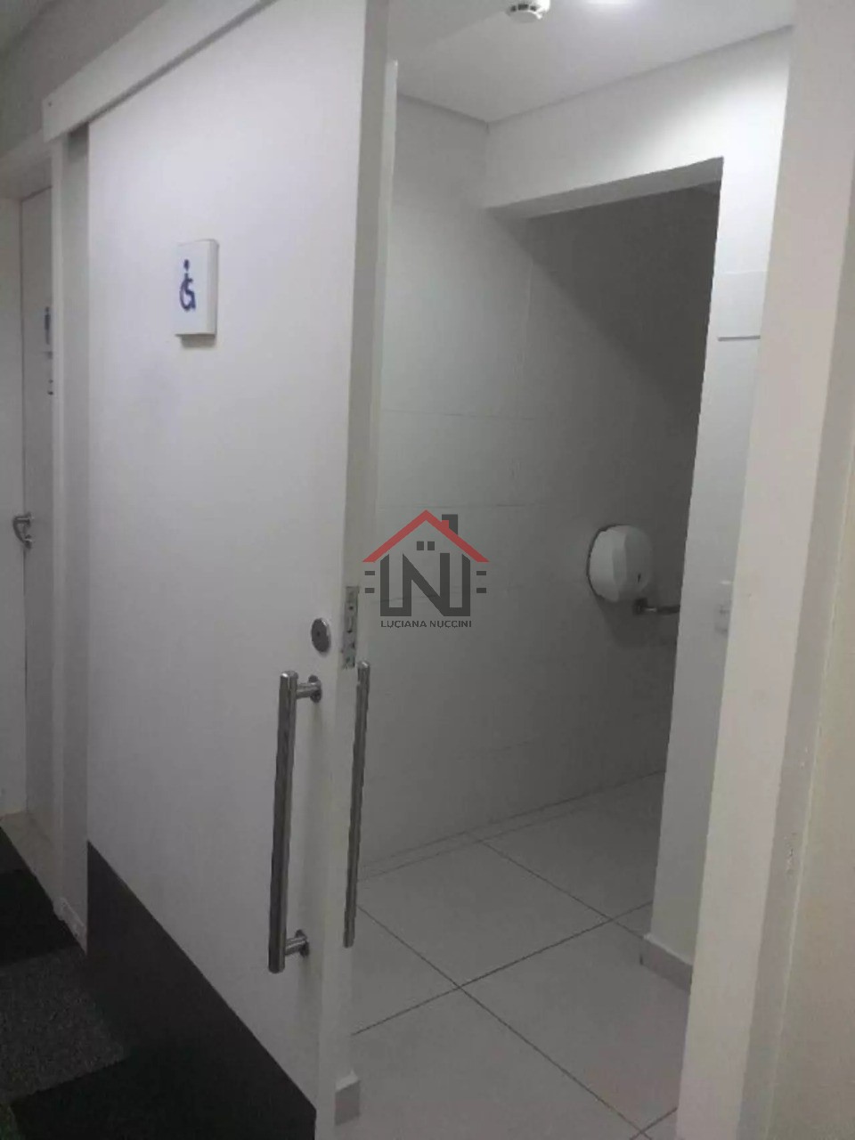 Prédio comercial de alto padrão para venda ou locação em Pinheiros, São Paulo-SP: 13 banheiros, 21 vagas de garagem, 775,00 m².