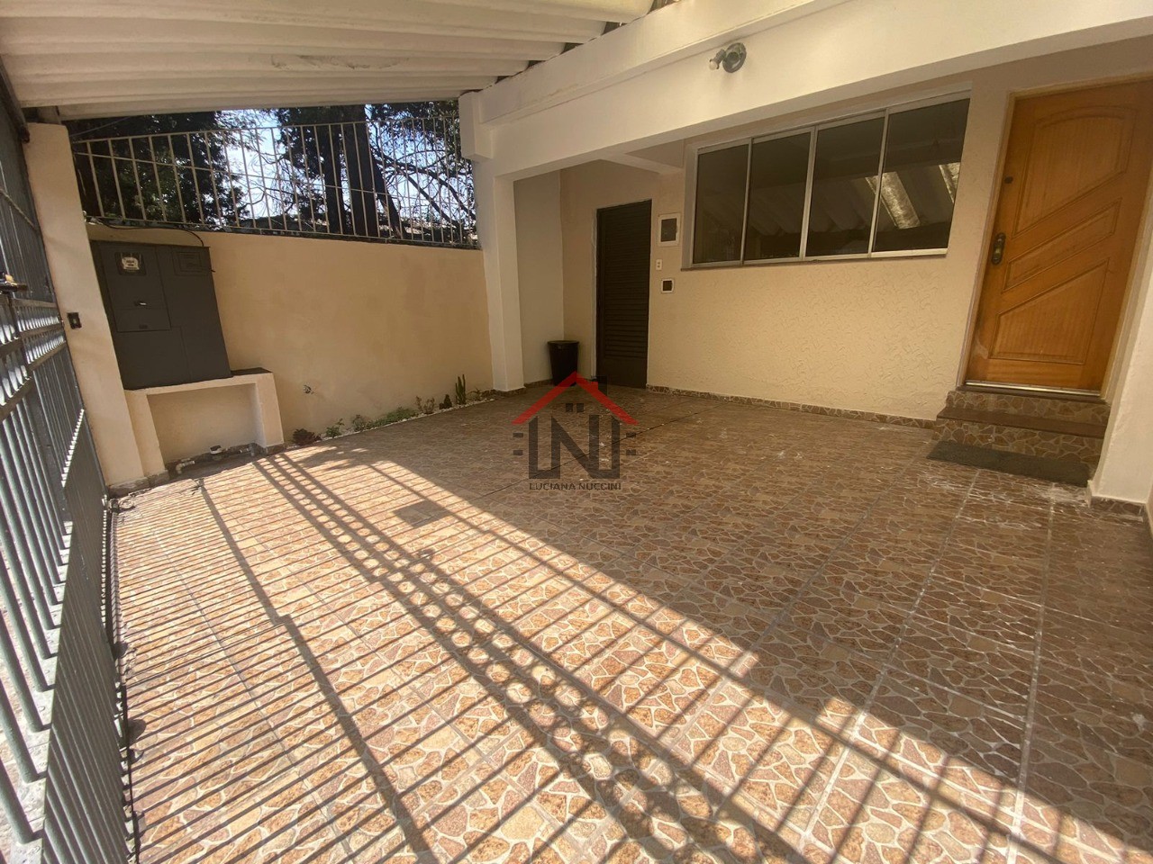 Casa à venda em São Paulo-SP, Jardim da Glória: 2 quartos, 1 sala, 1 banheiro, 2 vagas de garagem, 155m² de área!
