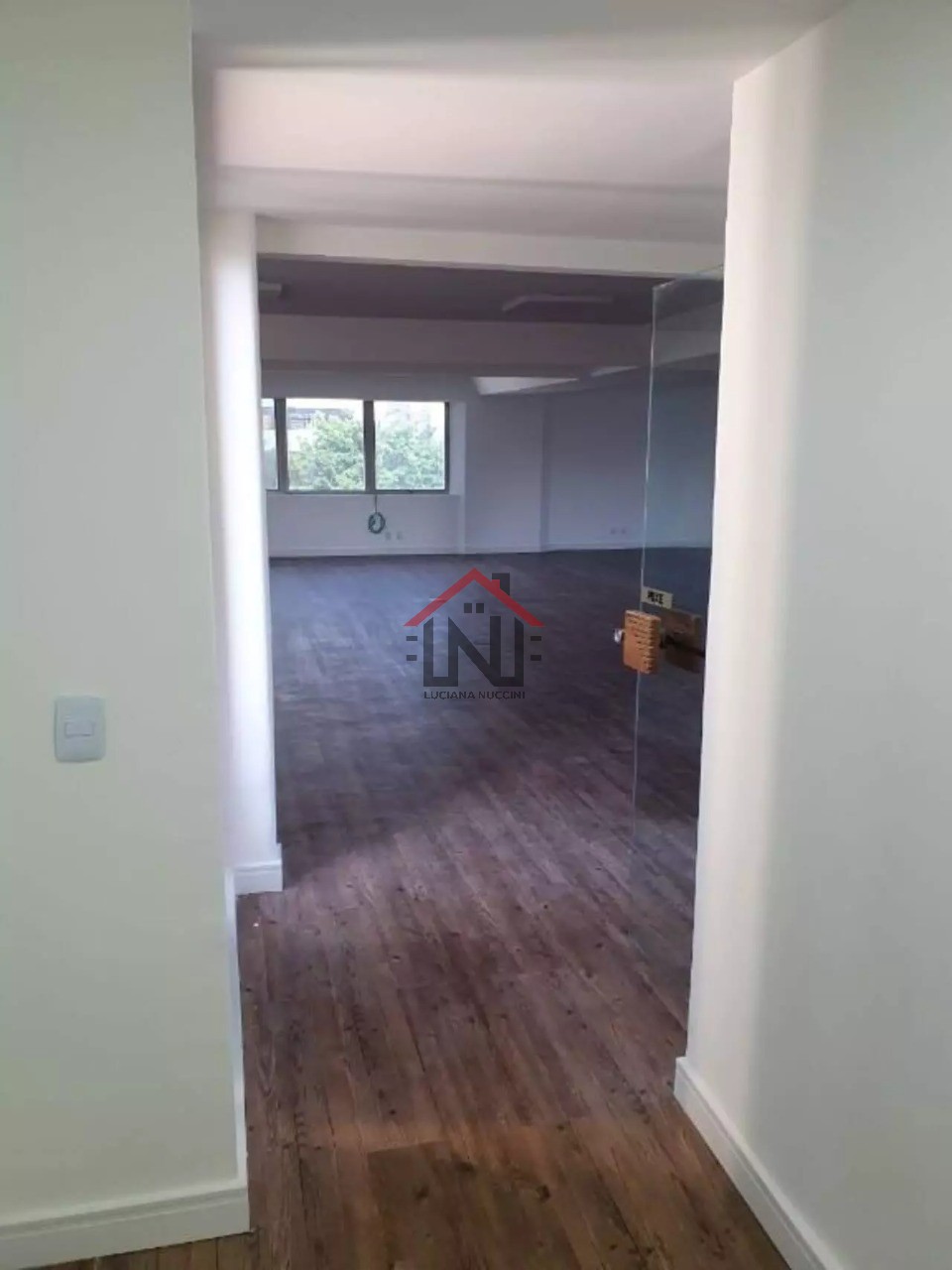 Imperdível conjunto comercial à venda ou locação em São Paulo-SP, Cidade Monções: 3 banheiros, 4 vagas de garagem, 204m²!