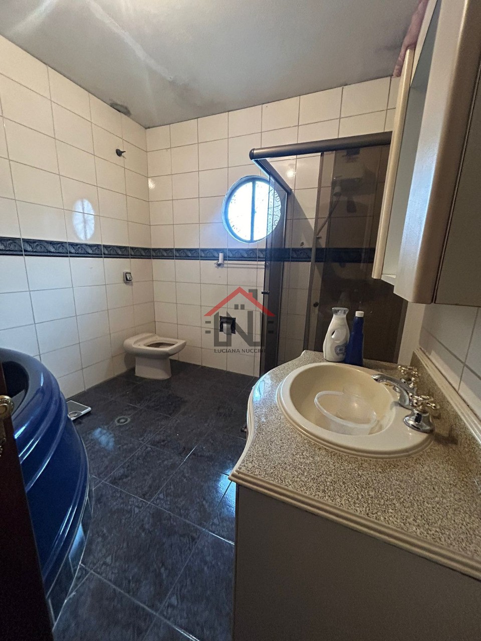 Casa à venda em São João Clímaco, São Paulo-SP: 3 quartos, 3 salas, 3 banheiros, 5 vagas de garagem, 298m² de área.
