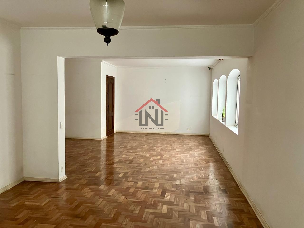 Apartamento à venda no Jardim Paulista, São Paulo-SP: 2 quartos, 1 suíte, 1 sala, 2 banheiros, 1 vaga - 154m².