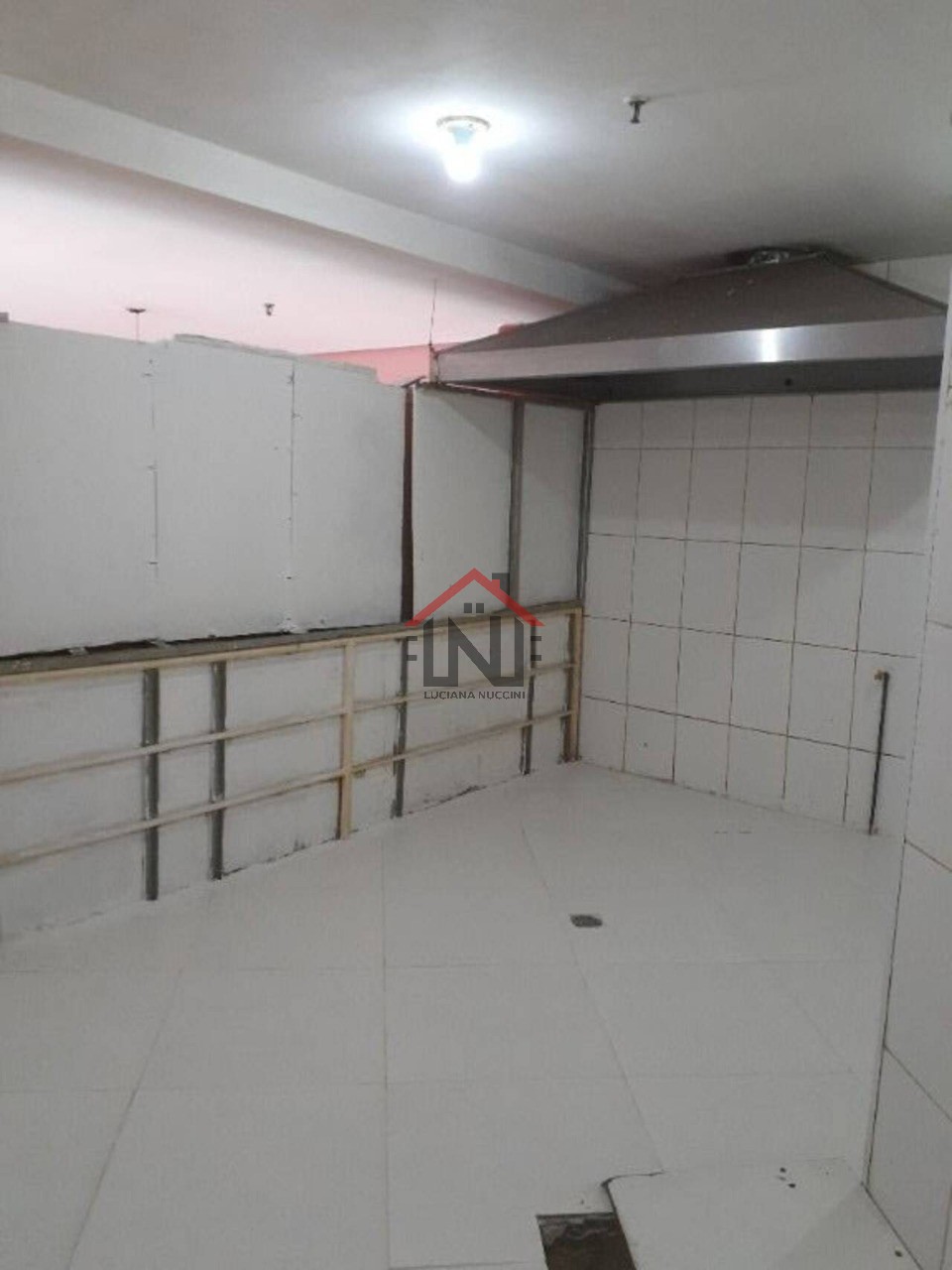 Conjunto Comercial à Venda ou Locação na Barra Funda, São Paulo-SP: 1 Vaga de Garagem e 64m² de Área
