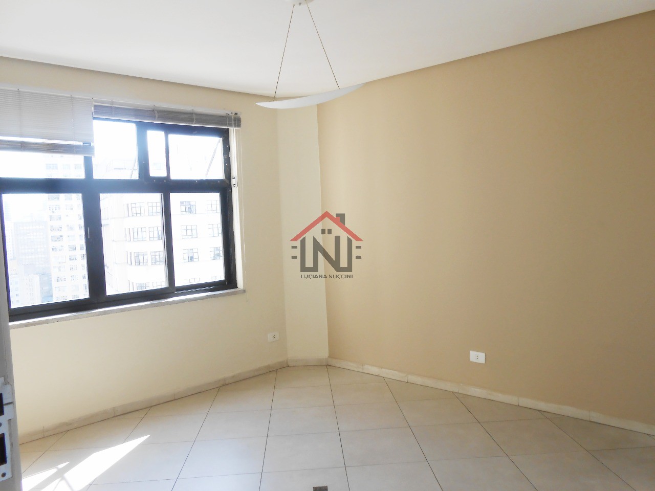 Excelente oportunidade de locação: Apartamento comercial de 155m² com 1 banheiro no Centro de São Paulo-SP!