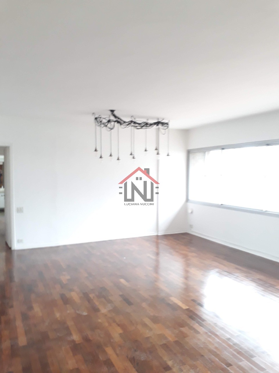 Apartamento à venda em São Paulo-SP, na Vila Nova Conceição: 3 quartos, 1 suíte, 2 banheiros, 2 vagas de garagem, 150m²!
