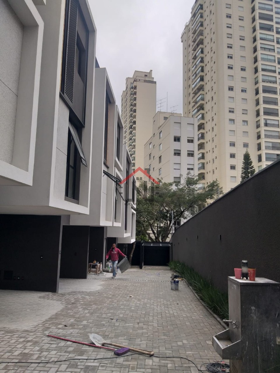 Casa à venda na Vila Mariana, São Paulo-SP: 2 quartos, 1 suíte, 1 sala, 2 banheiros, 1 vaga de garagem, 149m²!