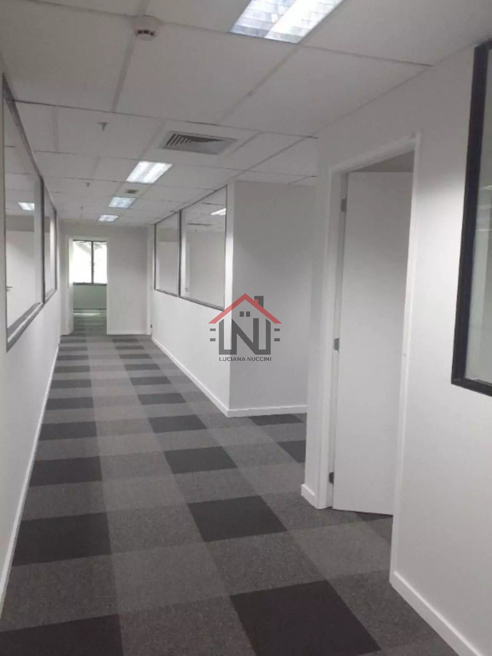 Prédio comercial de alto padrão para venda ou locação em Pinheiros, São Paulo-SP: 13 banheiros, 21 vagas de garagem, 775,00 m².