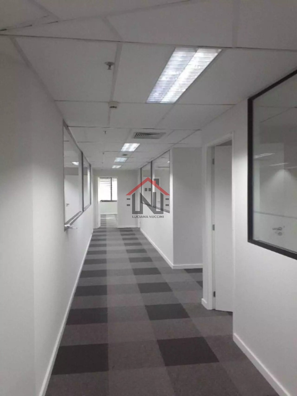Prédio comercial de alto padrão para venda ou locação em Pinheiros, São Paulo-SP: 13 banheiros, 21 vagas de garagem, 775,00 m².