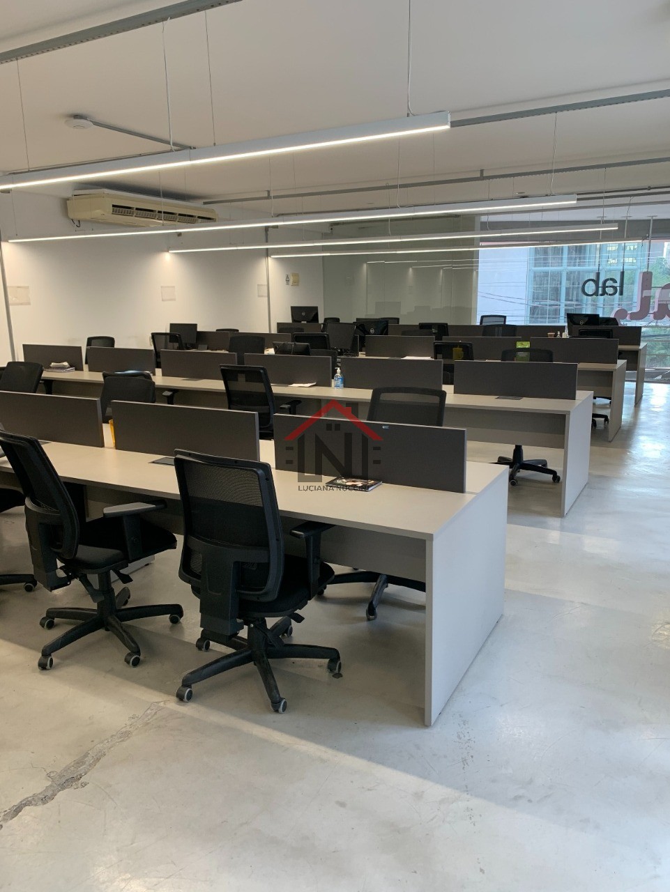 Salão Comercial de Alto Padrão na Vila Olímpia, São Paulo-SP: 700m², 5 Banheiros e 5 Vagas de Garagem!