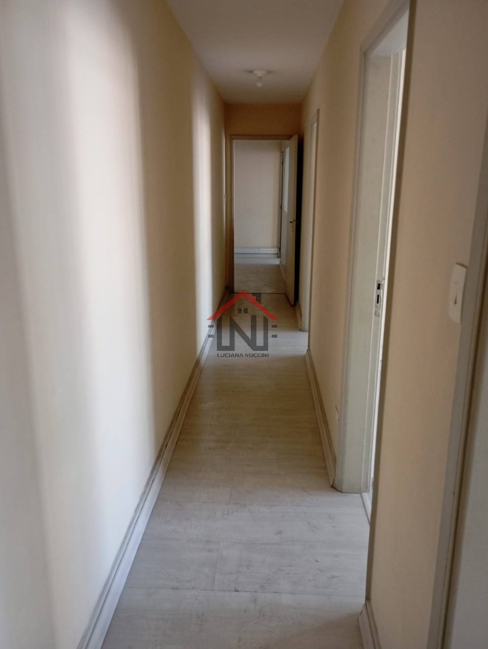 Conjunto Comercial para Locação no Paraíso, São Paulo-SP: 1 Sala, 1 Banheiro, 95m² de Área!