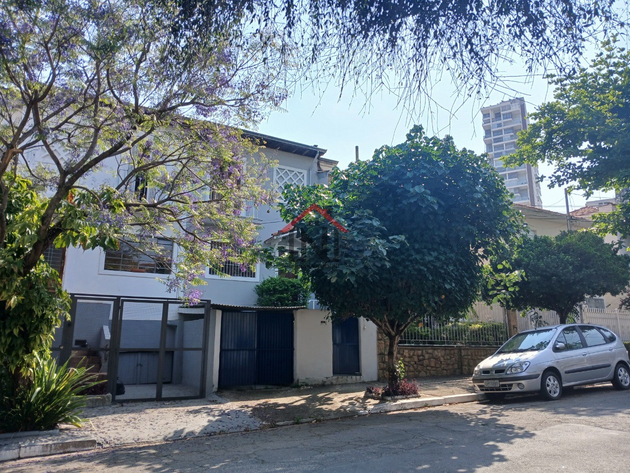 Casa para locação em São Paulo-SP, bairro Aclimação, 2 quartos, 1 sala, 1 vaga de garagem, 208m² de área.