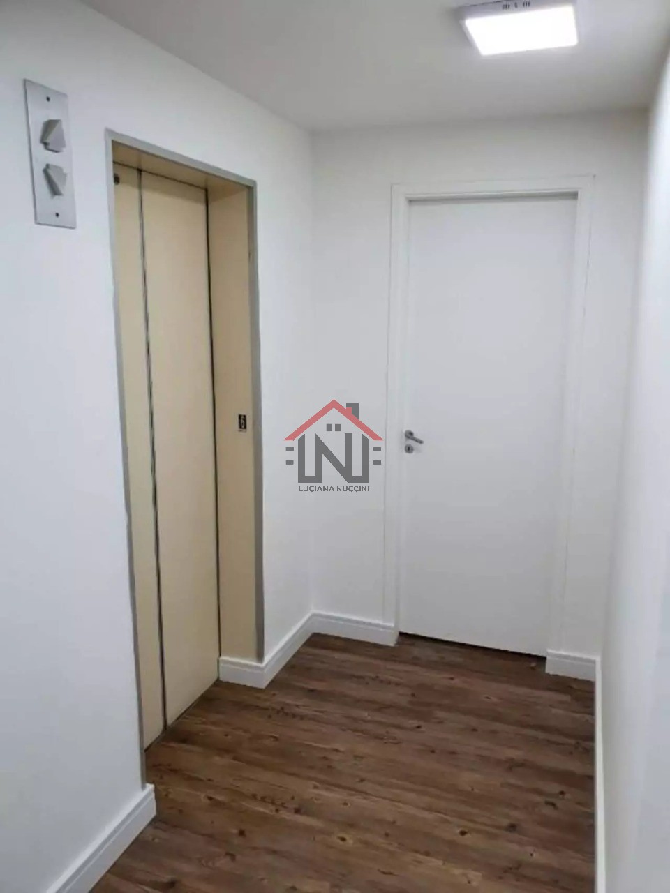 Imperdível conjunto comercial à venda ou locação em São Paulo-SP, Cidade Monções: 3 banheiros, 4 vagas de garagem, 204m²!