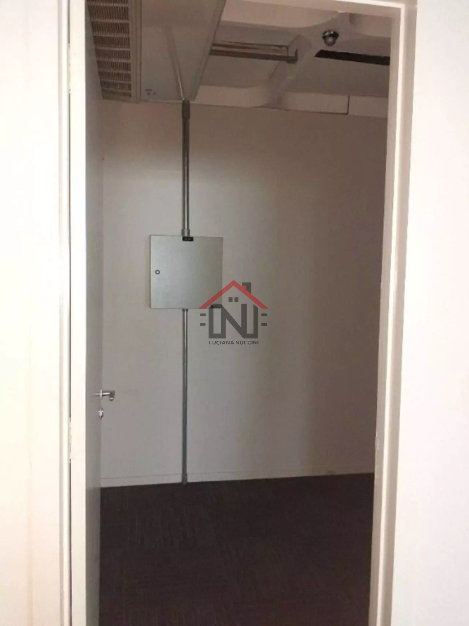 Excelente oportunidade de investimento em conjunto comercial com 19 banheiros no Jardim São Luís, São Paulo-SP!