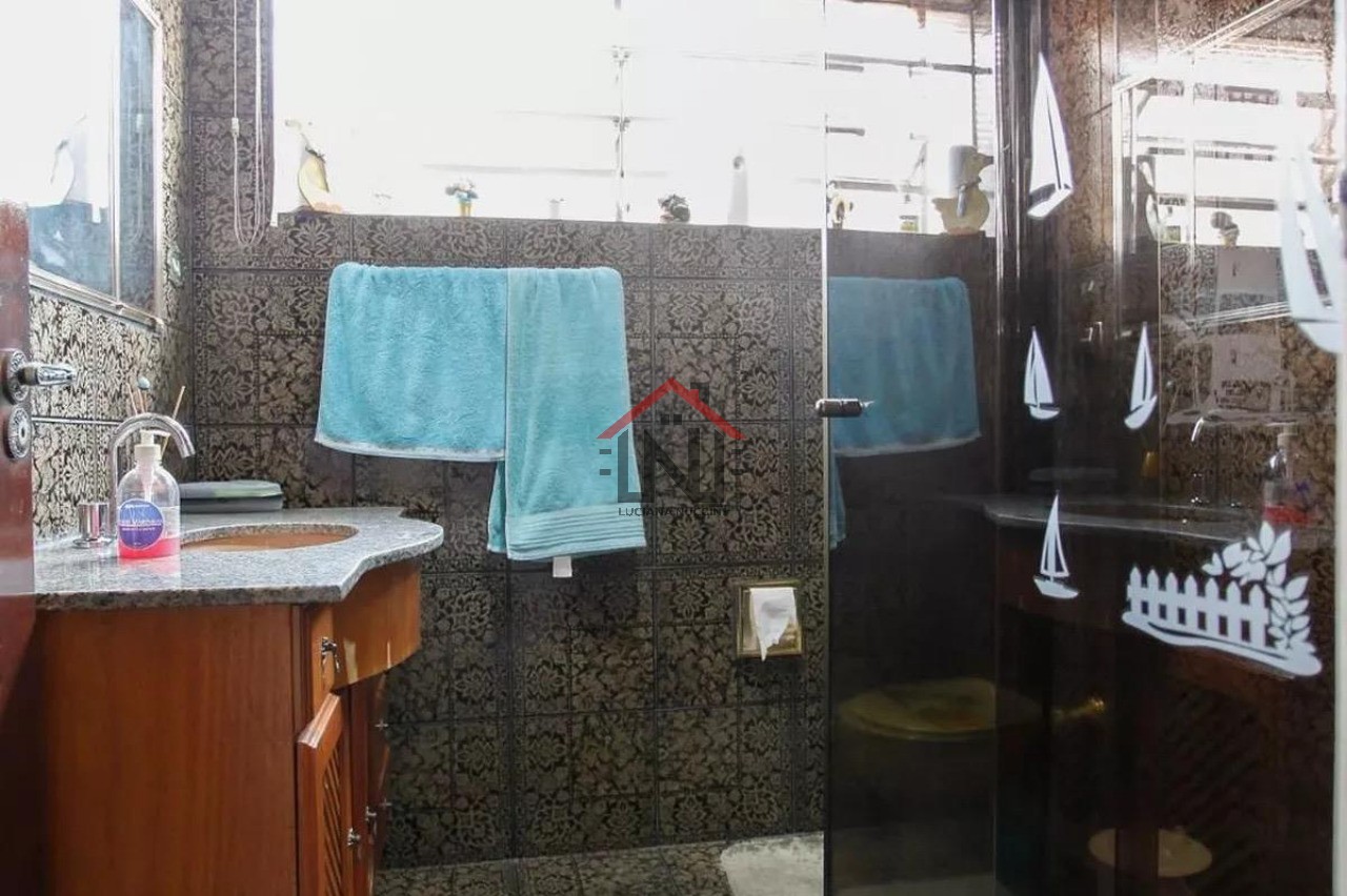 Casa à venda em São Paulo-SP, Parque Jabaquara: 3 quartos, 4 banheiros, 2 vagas, 189 m². Encontre seu lar dos sonhos!