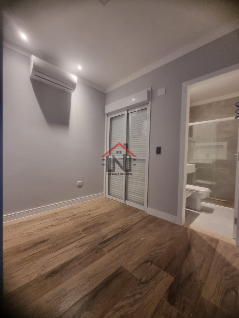 Casa à venda em São Paulo-SP, Vila Gumercindo: 3 quartos, 3 suítes, 1 sala, 4 banheiros, 2 vagas de garagem, 120m². Venha conferir!