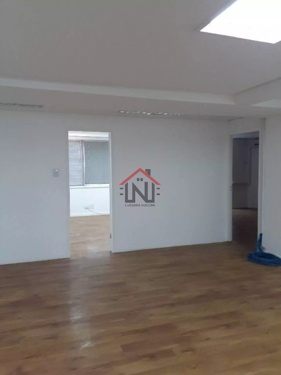 Conjunto Comercial de Alto Padrão na Cidade Monções, São Paulo-SP: 3 Banheiros, 4 Vagas e 204m² de Área