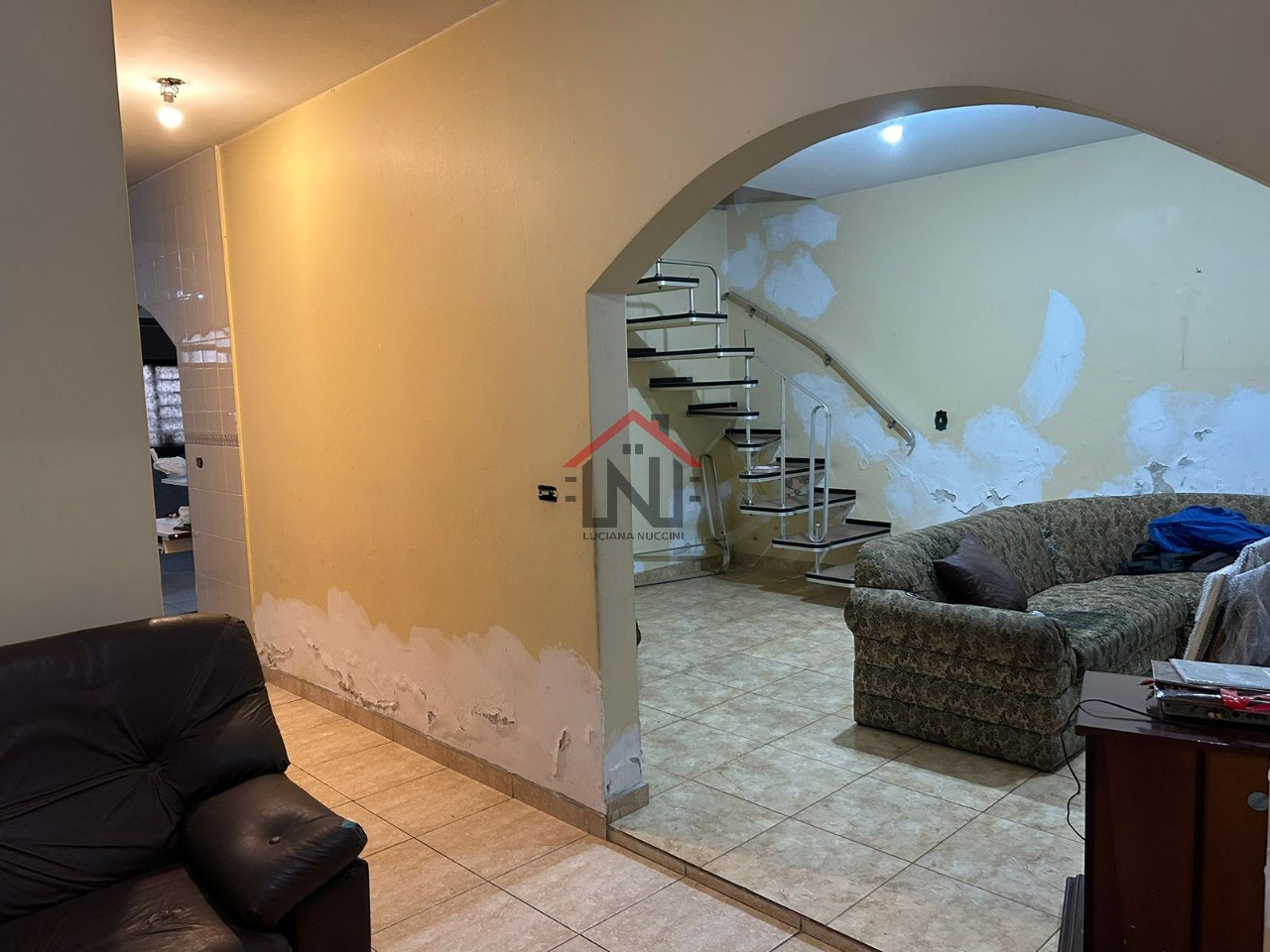 Casa à venda em São João Clímaco, São Paulo-SP: 3 quartos, 3 salas, 3 banheiros, 5 vagas de garagem, 298m² de área.