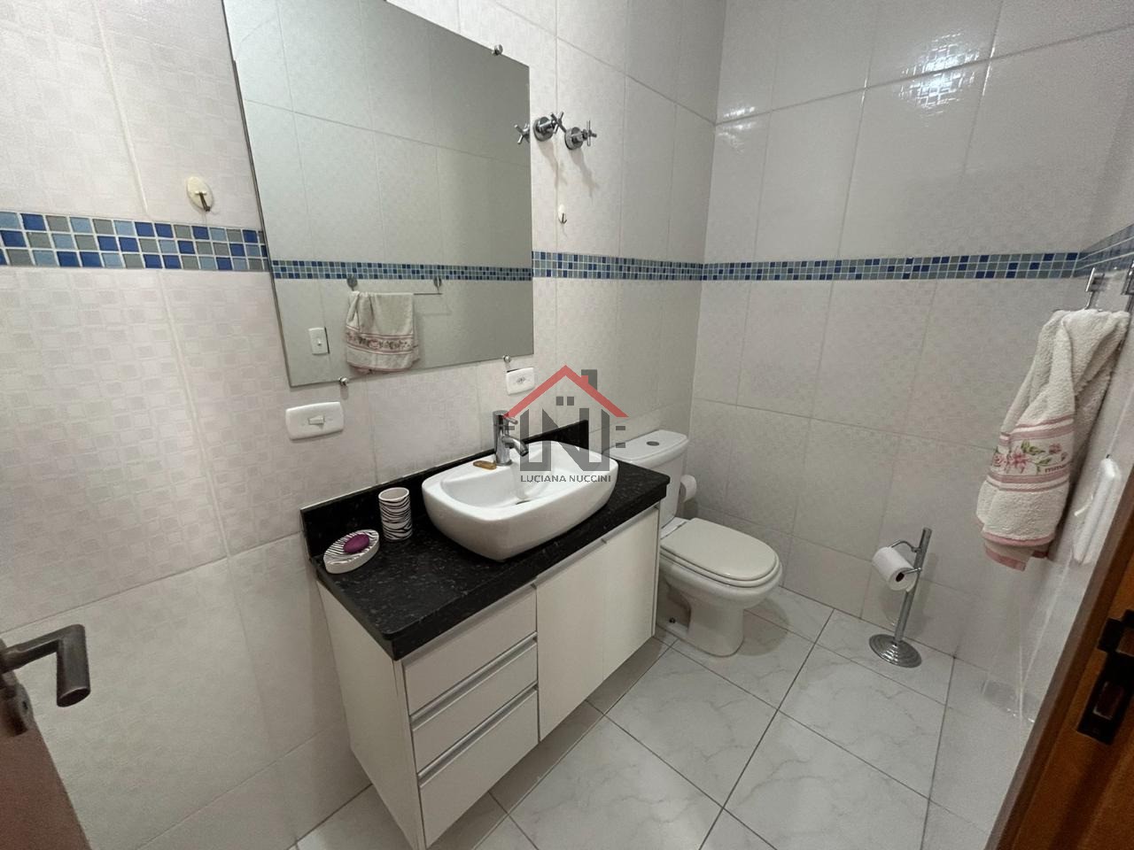 Imperdível Casa à Venda na Vila Mariana, São Paulo-SP: 3 Quartos, 3 Suítes, 1 Sala, 4 Banheiros, 6 Vagas de Garagem, 243m².