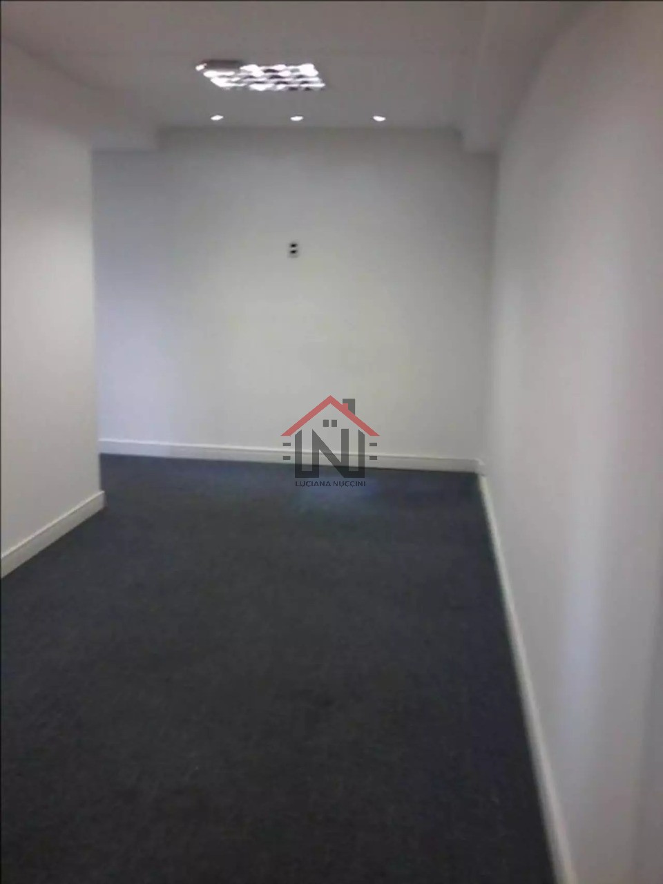 Conjunto Comercial de Alto Padrão na Cidade Monções, São Paulo-SP: 212m², 2 Banheiros, 3 Vagas de Garagem!