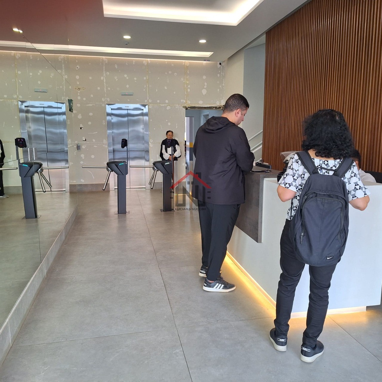 Conjunto Comercial para Locação no Paraíso, São Paulo-SP: 1 Sala, 1 Banheiro, 95m² de Área!