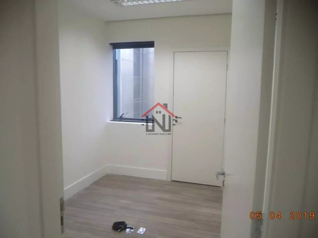 Conjunto Comercial à Venda na Vila Olímpia - São Paulo-SP: 2 Banheiros, 1 Vaga, 37m² de Área!