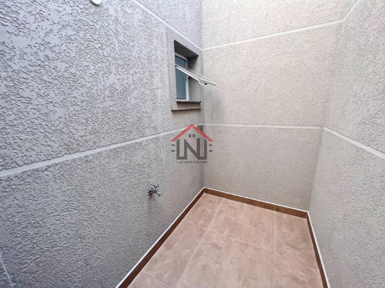 Imperdível oportunidade: Casa à venda em São Paulo-SP, Mirandópolis, 3 quartos, 1 suíte, 1 sala, 2 banheiros, 3 vagas, 170m².