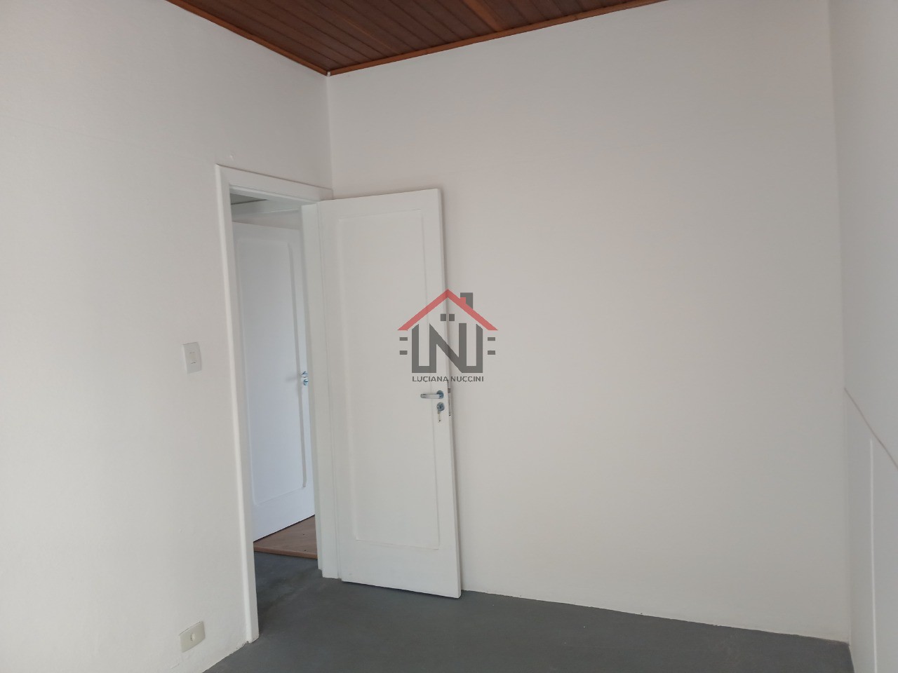 Casa para locação em São Paulo-SP, bairro Aclimação, 2 quartos, 1 sala, 1 vaga de garagem, 208m² de área.