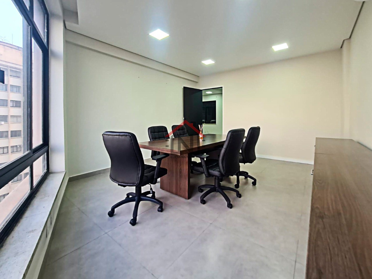 Aluguel de Apartamento Comercial de 155m² com 1 Banheiro no Centro de São Paulo-SP