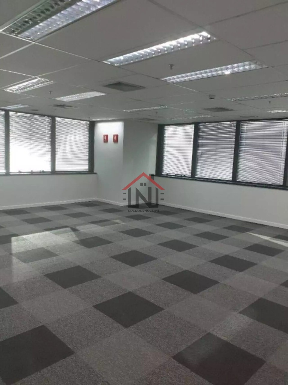 Prédio comercial de alto padrão para venda ou locação em Pinheiros, São Paulo-SP: 13 banheiros, 21 vagas de garagem, 775,00 m².