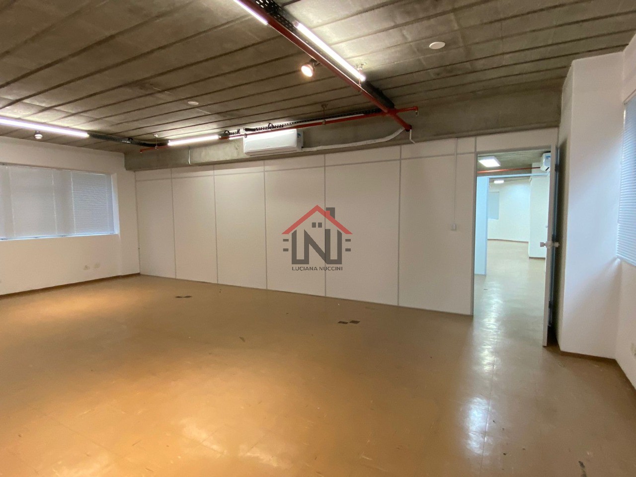 Conjunto Comercial de Alto Padrão na Vila Olímpia - São Paulo-SP: 1 Sala, 1 Banheiro, 4 Vagas, 190m². Venha Conferir!