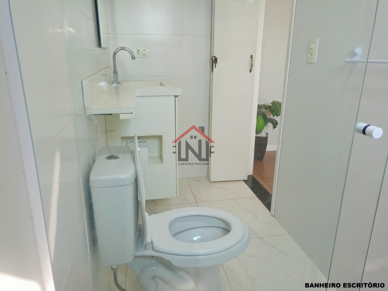 Conjunto Comercial Industrial para Venda ou Locação - Vila Moraes, São Paulo-SP: 2 Salas, 3 Banheiros, 2 Vagas, 700m².
