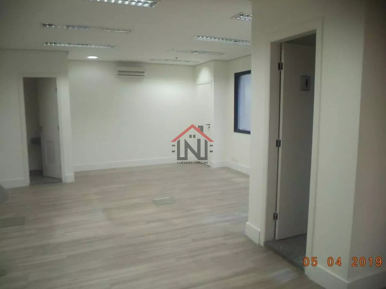 Conjunto Comercial à Venda na Vila Olímpia - São Paulo-SP: 2 Banheiros, 1 Vaga, 37m² de Área!