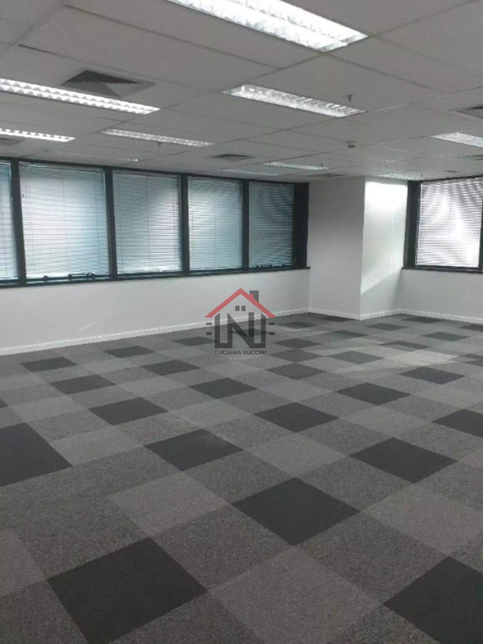 Prédio comercial de alto padrão para venda ou locação em Pinheiros, São Paulo-SP: 13 banheiros, 21 vagas de garagem, 775,00 m².