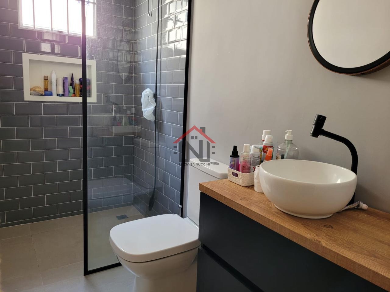 Imperdível residência à venda na Vila Liviero, São Paulo-SP: 3 quartos, 1 sala, 3 banheiros, 2 vagas de garagem, 170m².