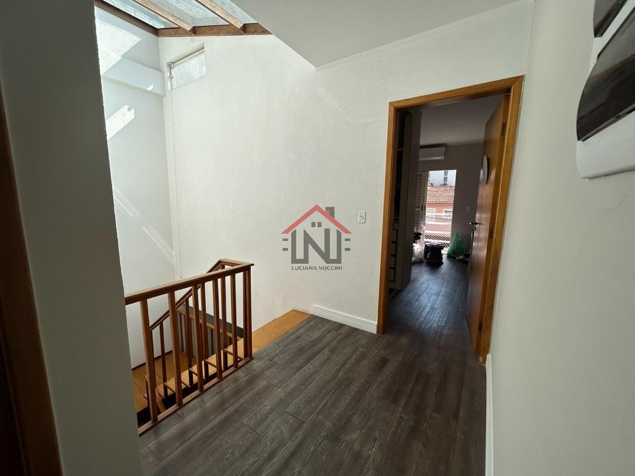 Luxuosa mansão de 6 quartos e 6 suítes na Vila Mariana, São Paulo-SP: 2 salas, 6 vagas e 243m² de puro requinte!