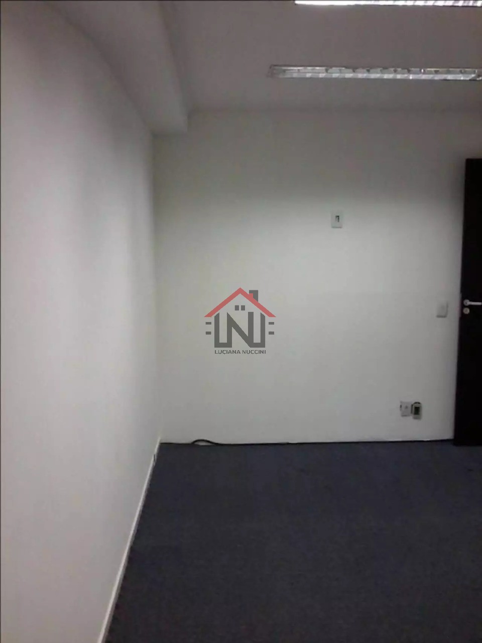 Conjunto Comercial de Alto Padrão na Cidade Monções, São Paulo-SP: 212m², 2 Banheiros, 3 Vagas de Garagem!
