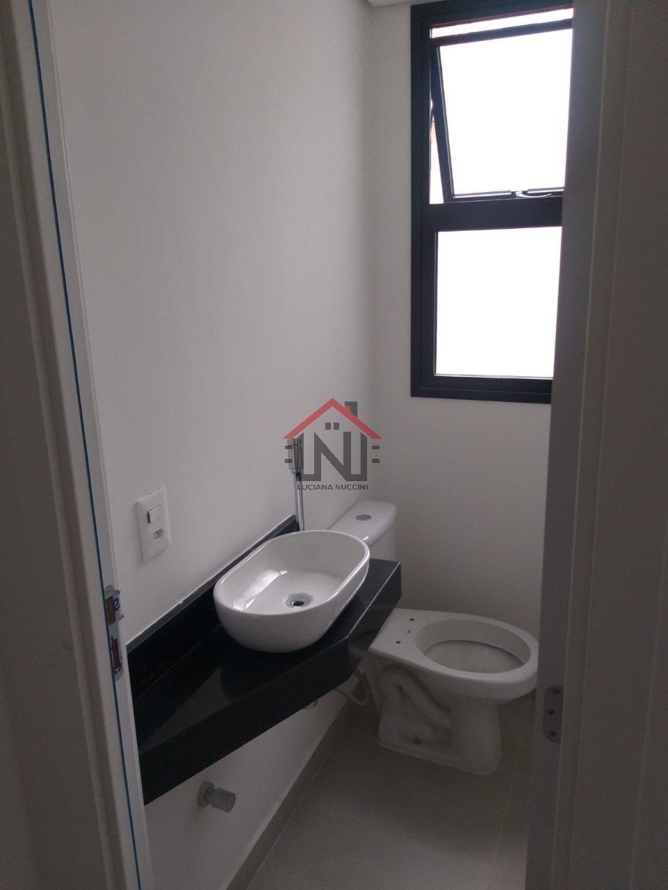 Casa à venda na Vila Mariana, São Paulo-SP: 2 quartos, 1 suíte, 1 sala, 2 banheiros, 1 vaga de garagem, 149m²!