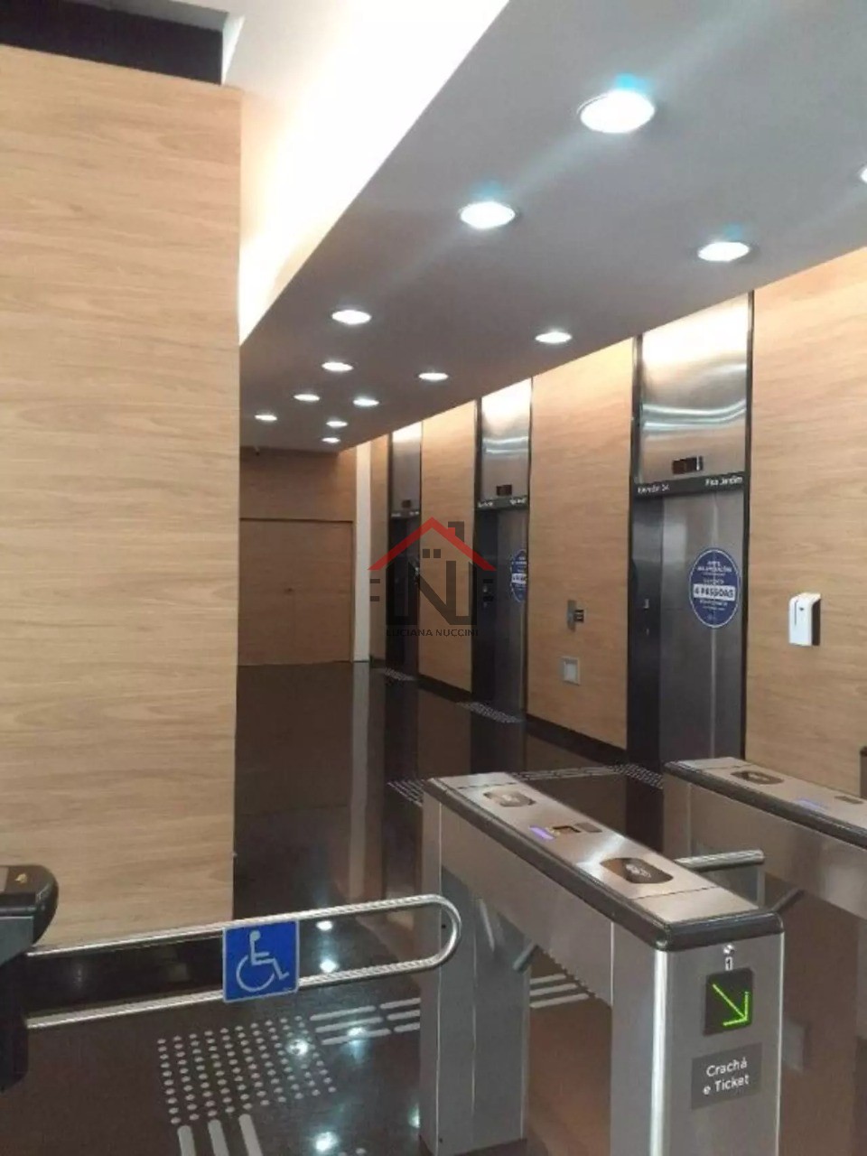 Excelente oportunidade de investimento em conjunto comercial