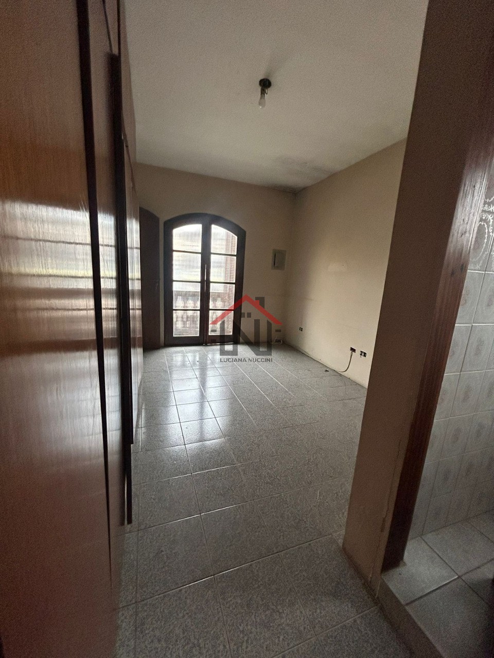 Casa à venda em São João Clímaco, São Paulo-SP: 3 quartos, 3 salas, 3 banheiros, 5 vagas de garagem, 298m² de área.