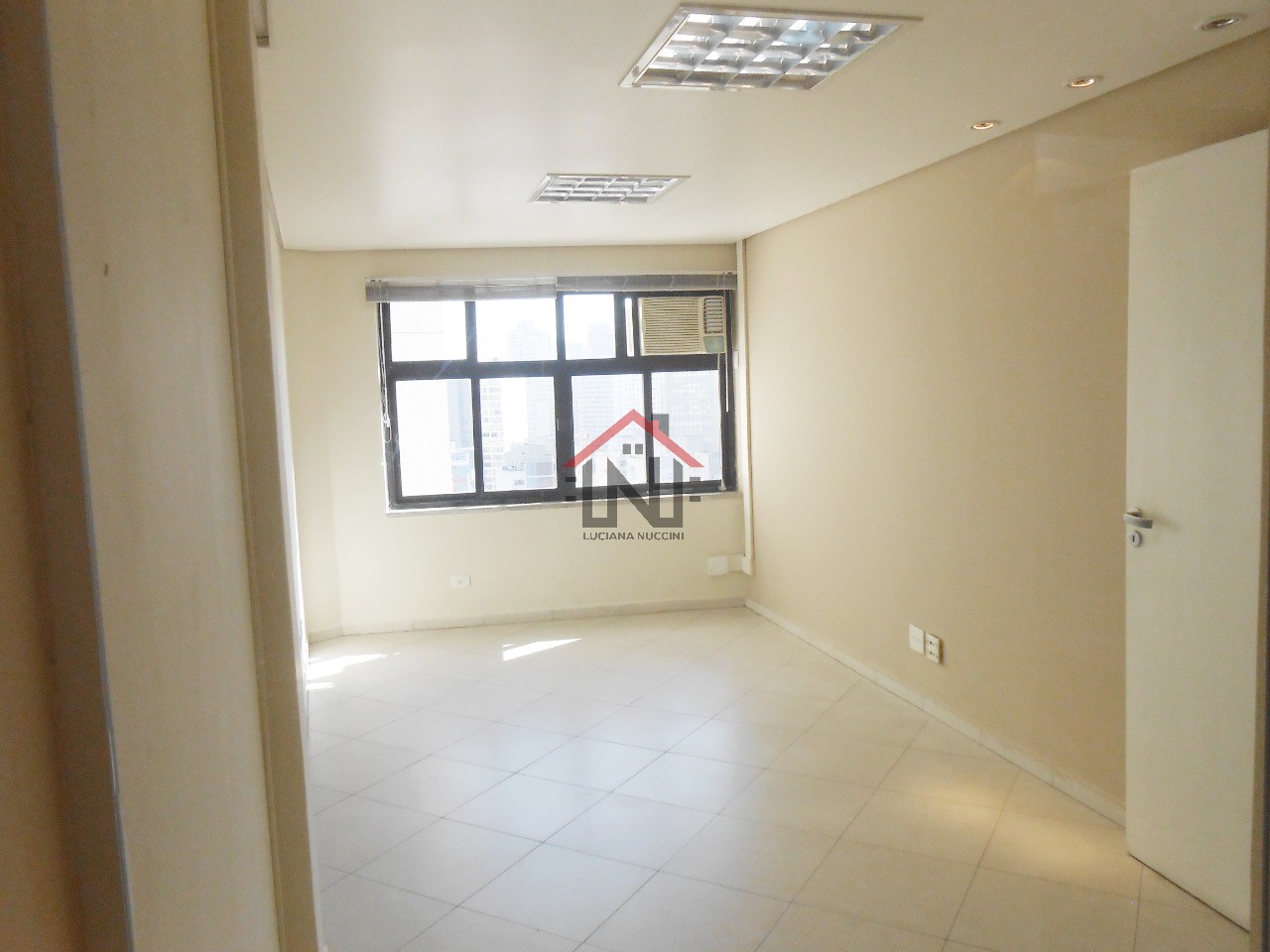 Excelente oportunidade de locação: Apartamento comercial de 155m² com 1 banheiro no Centro de São Paulo-SP!