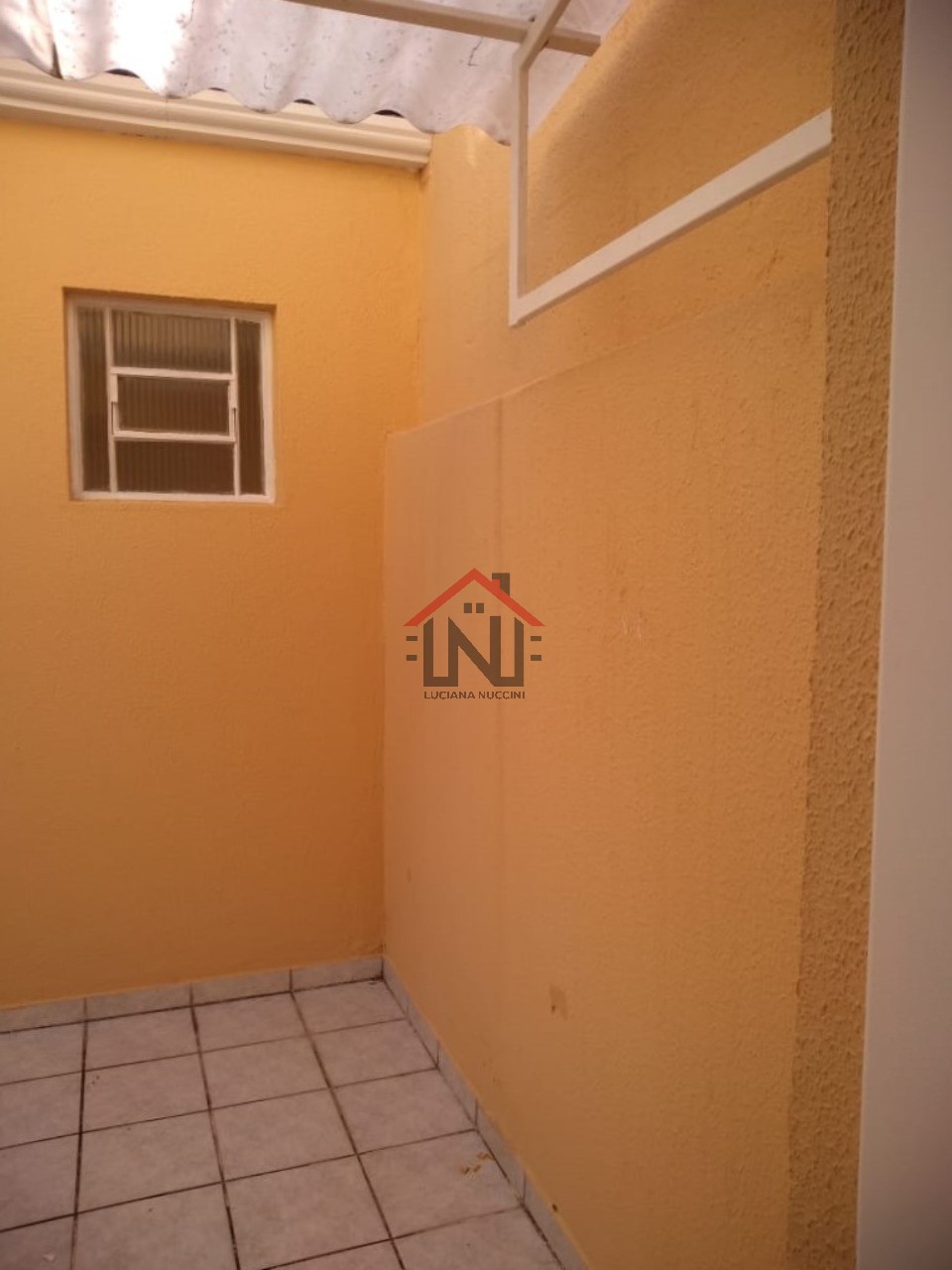 Imperdível oportunidade: casa de 2 quartos com suíte e 2 vag