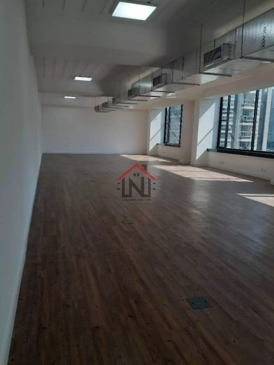 Imóvel comercial de alto padrão com 7 banheiros e 187m² em Cidade Monções, São Paulo-SP: venda ou locação!