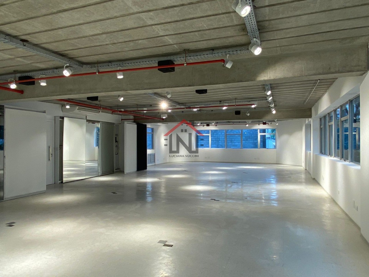 Conjunto Comercial de Alto Padrão na Vila Olímpia, São Paulo-SP: Espaço Ideal para o Sucesso do seu Negócio!