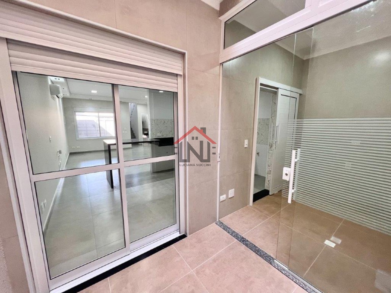 Imperdível oportunidade: Casa à venda em São Paulo-SP, Mirandópolis, 3 quartos, 1 suíte, 1 sala, 2 banheiros, 3 vagas, 170m².