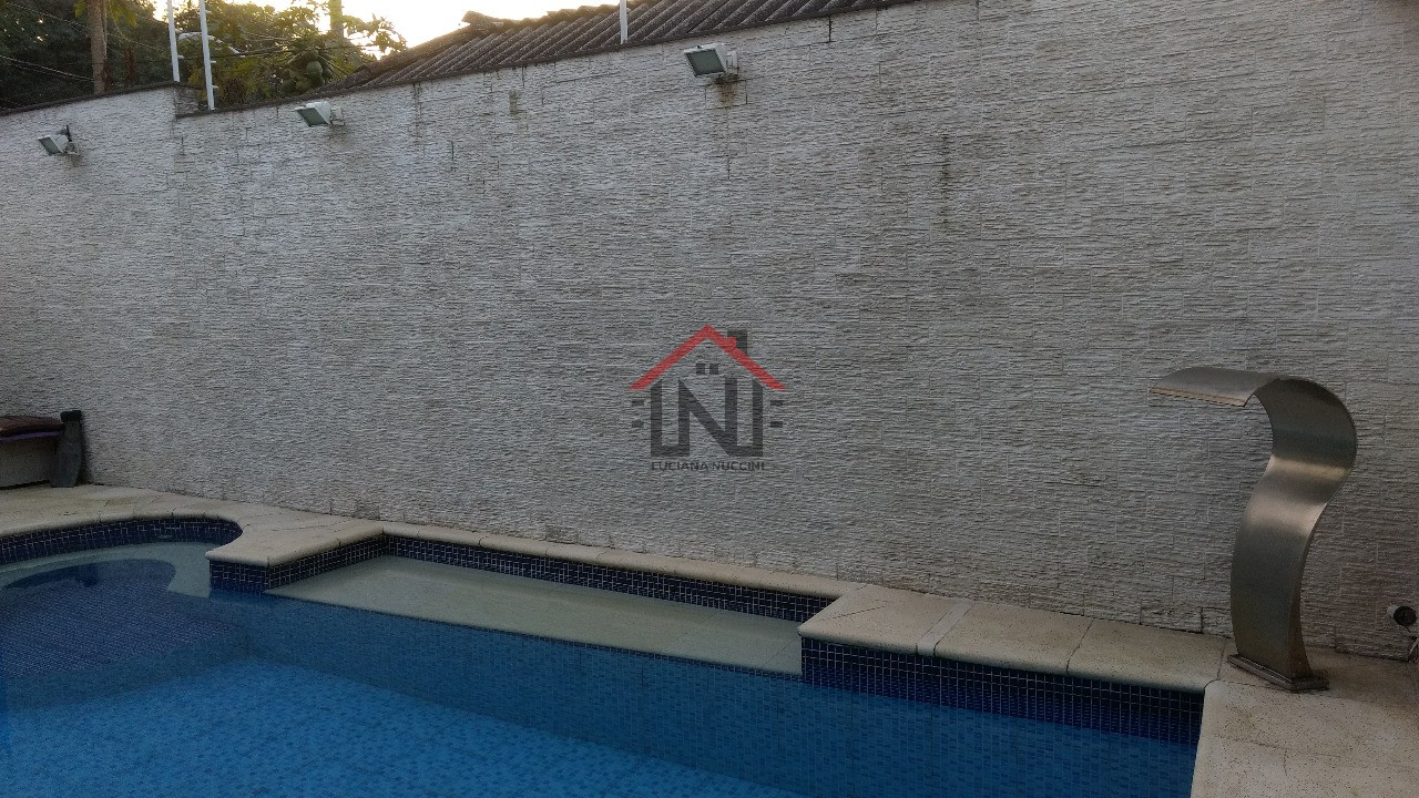 Casa de luxo à venda em São Paulo-SP, Sacomã: 4 quartos, 1 suíte, 1 sala, 3 banheiros, 4 vagas, 500m². Venha conferir!