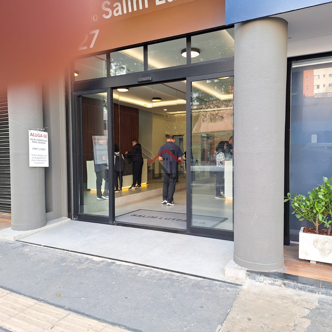 Conjunto Comercial para Locação no Paraíso, São Paulo-SP: 1 Sala, 1 Banheiro, 95m² de Área!